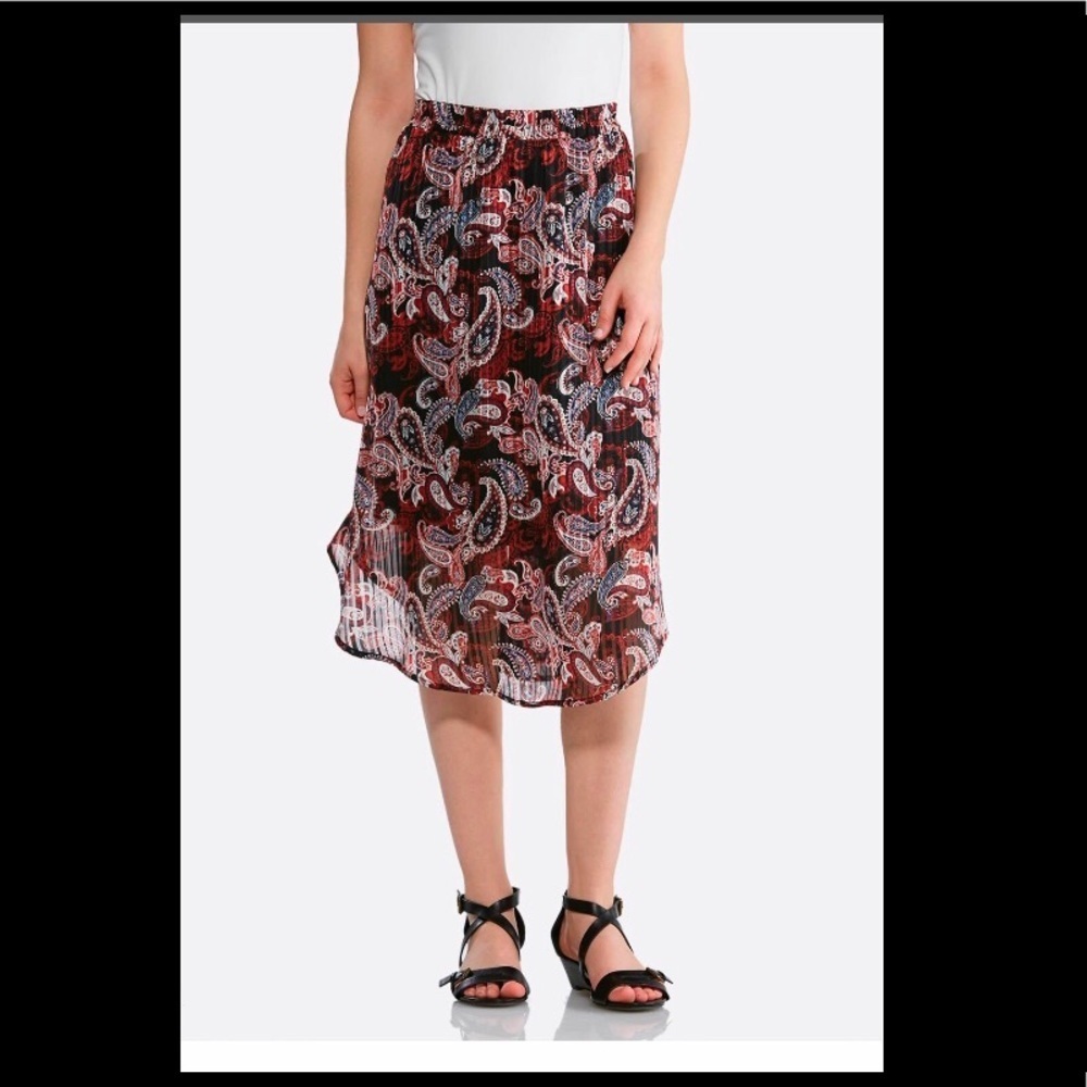 NWT Textured red, black, blue and white woven paisley Skirt size Small
